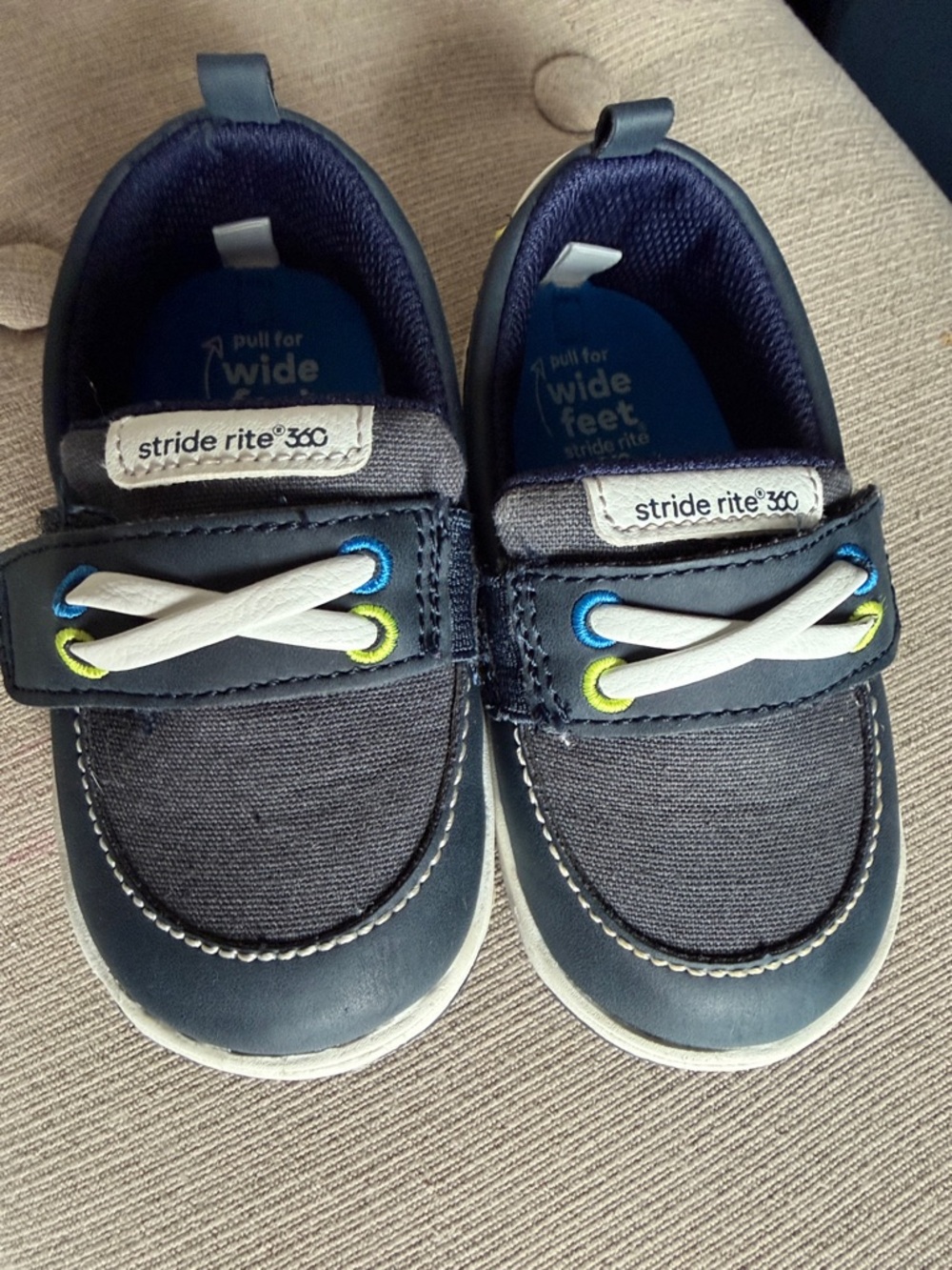 Stride Rite Navy Blue Kids Slip-On Sneakers/Boat Shoes size toddler 6 WIDE
